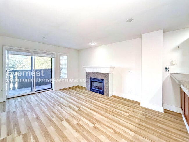 Building Photo - 133 Queen Anne Ave N