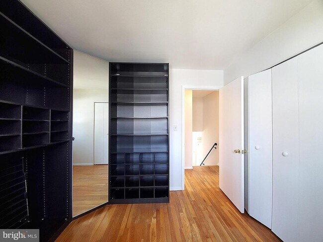 Building Photo - 702 W Edmonston Dr