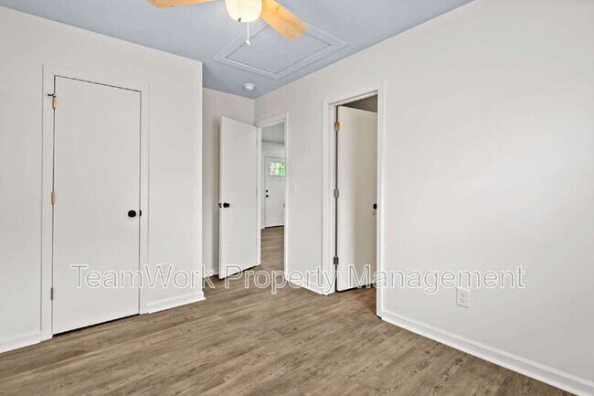 Building Photo - 3111 Azalea Dr