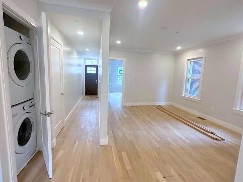 Building Photo - 33 Gore St