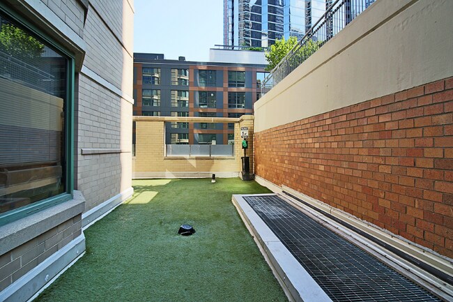 Building Photo - 439 E Ontario St