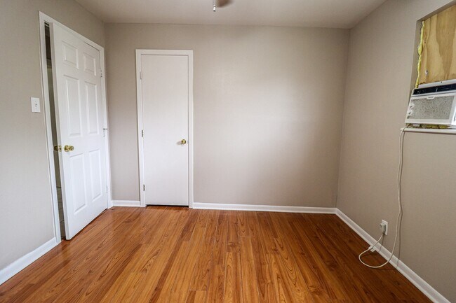 Building Photo - 3732 Kenwood St