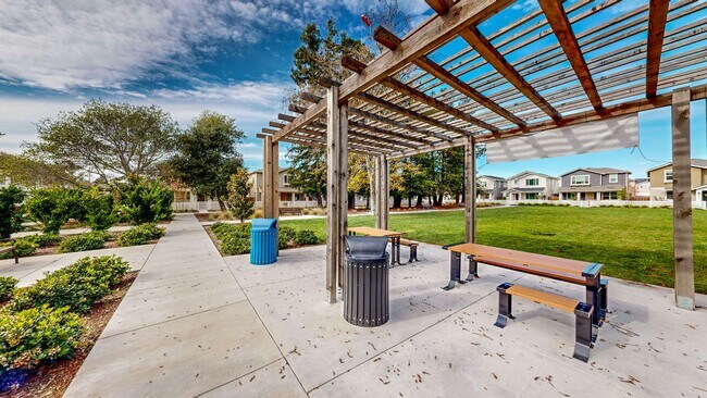 Building Photo - 2782 Sassy St