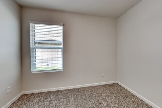 Building Photo - 2921 Ember Dr