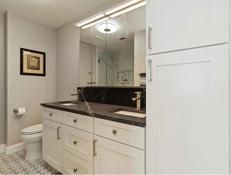 Building Photo - 750 N Tamiami Trl