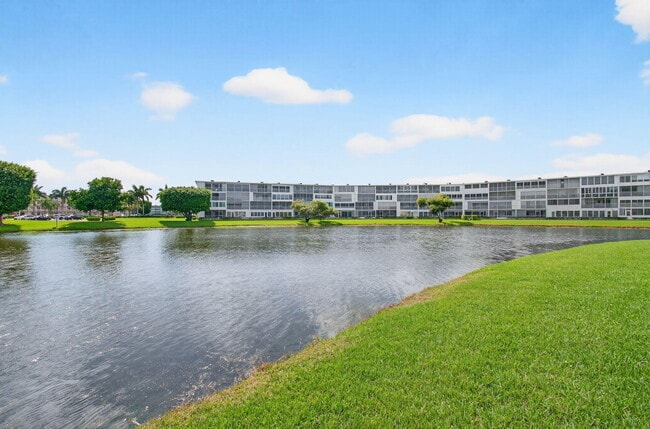 Building Photo - 2024 Hythe B