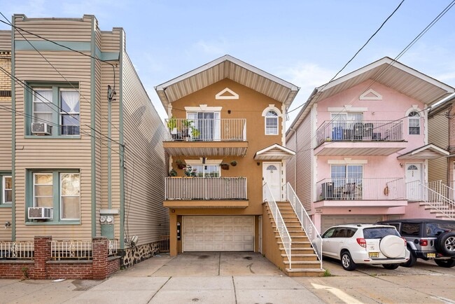 Building Photo - 587 70TH St