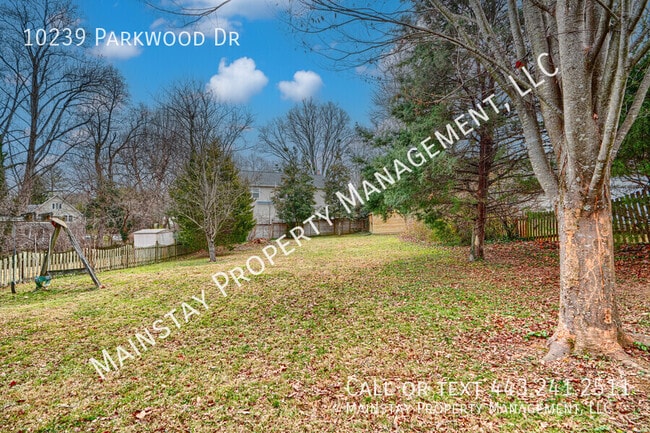Building Photo - 10239 Parkwood Dr