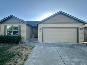 Building Photo - Newly built (2019) single-family