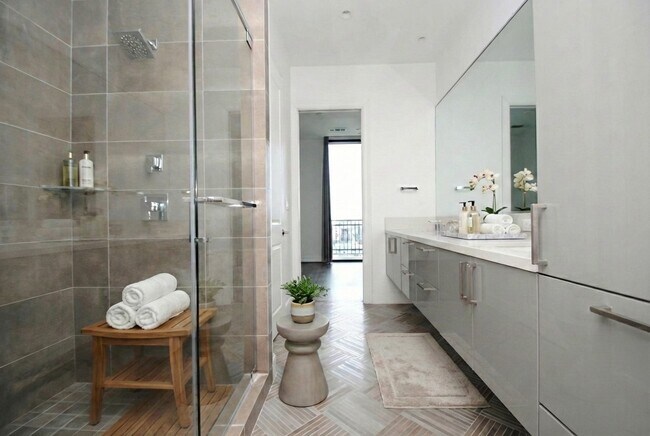 Building Photo - 1211 Caroline St