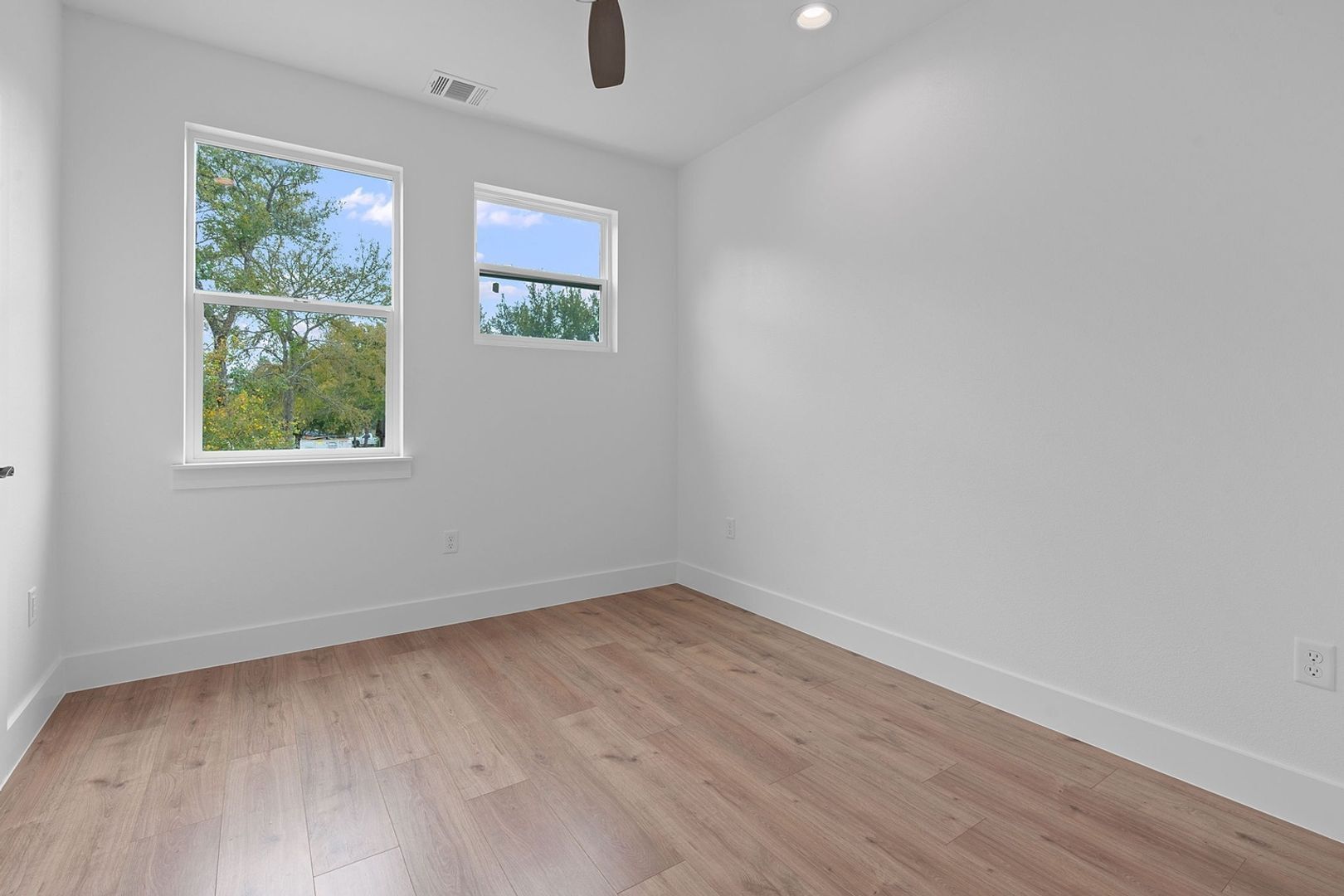 Building Photo - 124 S Mockingbird Cir