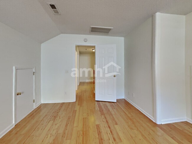 Building Photo - 13211 Peacock Ln