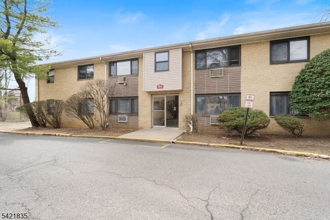 Building Photo - 401 US-22