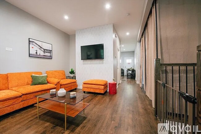 Building Photo - 2923 N Wisner Ave