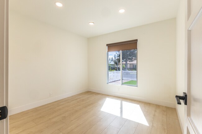 Building Photo - 17601 Hamlin St