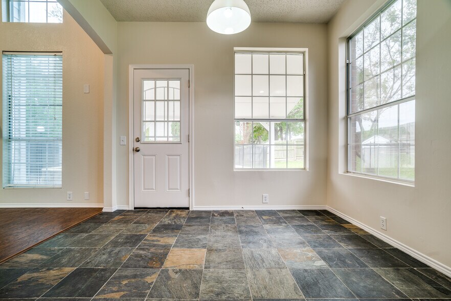 Building Photo - 3607 Creekview Ct