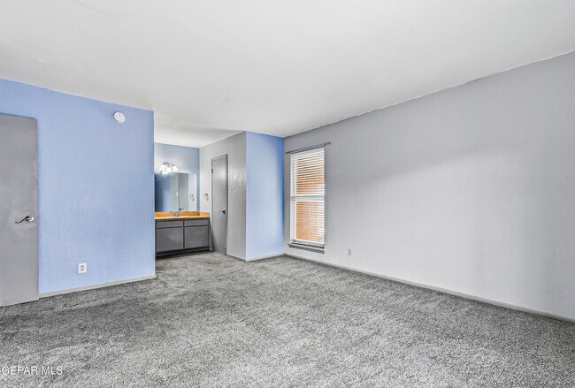 Building Photo - 4433 N Stanton St