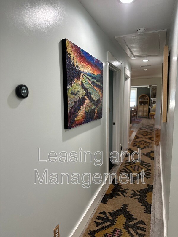 Building Photo - 823 Jordan St