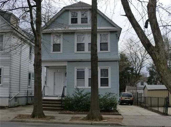 Primary Photo - 24 Delavan St