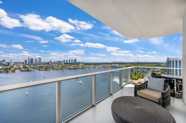 Building Photo - 17301 Biscayne Blvd