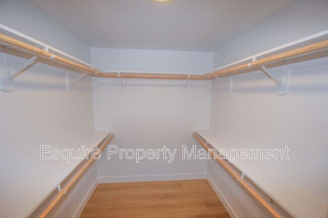 Building Photo - 1530 Dapple Ave