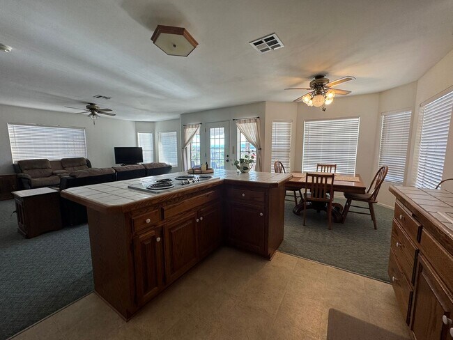 Building Photo - 2834