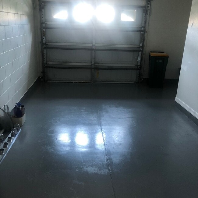 Building Photo - 2.2 w bonus room