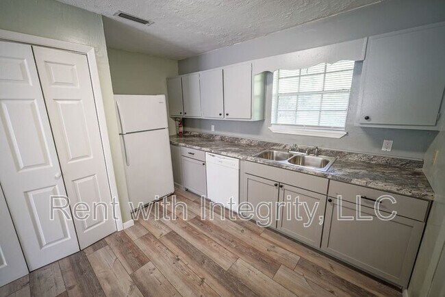 Building Photo - 2304 Hartsfield Ct