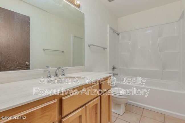 Building Photo - 4210 E Presidio Rd