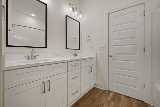 Building Photo - The Summit at Been Road Villas 3 Bed, 2.5 Bath