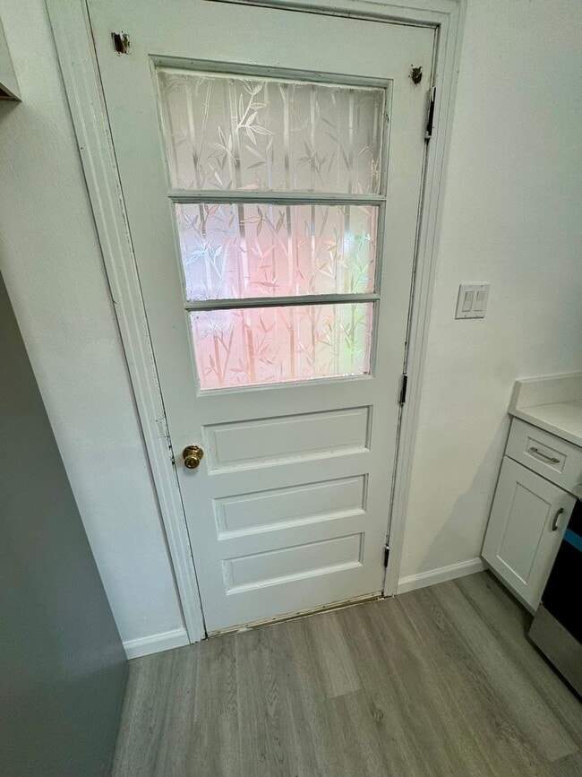 Building Photo - Charming 4 Bed 1.5 Bath house with BRAND NEW KITCHEN!!!