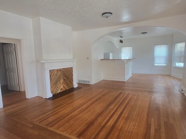 Building Photo - 1113 18th St