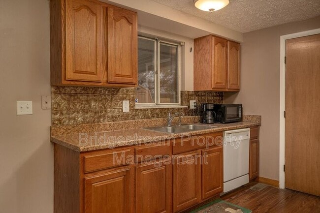 Building Photo - 5209 Pitcairn Rd