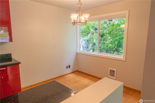 Building Photo - 1Bd/1Ba Redmond Condo