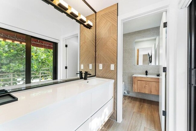 Building Photo - 5610 S Ocean Blvd