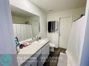 Building Photo - 787 SE 25th Dr