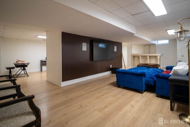Building Photo - 845 Woodbury Dr