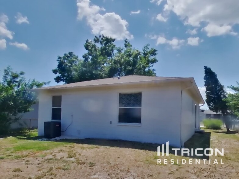 Building Photo - 6316 S Adelia Ave