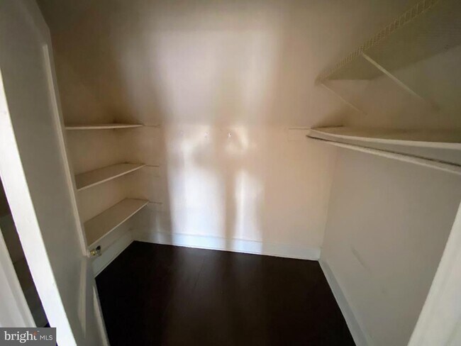 Building Photo - 5111 E Roosevelt Blvd