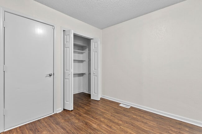Building Photo - 529 NW Valleybrook Rd
