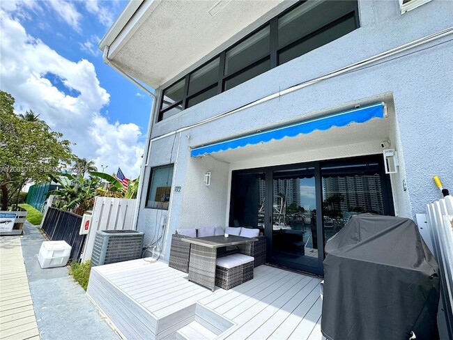 Building Photo - 336 Poinciana Island Dr