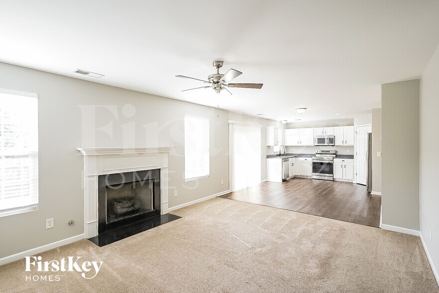 Building Photo - 1692 Comanche Run