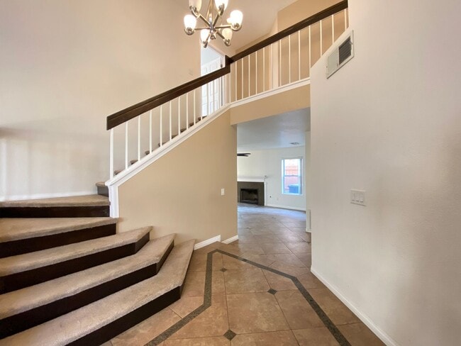 Building Photo - Santa Fe Hills 4 Bedroom Home