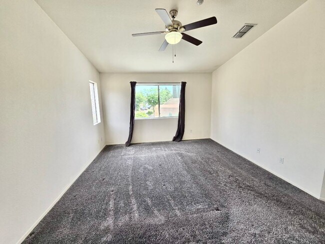 Building Photo - Bright & Spacious Woodland Home with Functional Layout 3 bed/2.5 bath