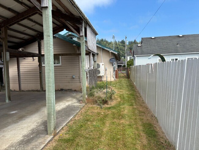 Building Photo - Spacious 3-Bedroom Craftsman Home with Solar Savings and Fully Fenced Yard