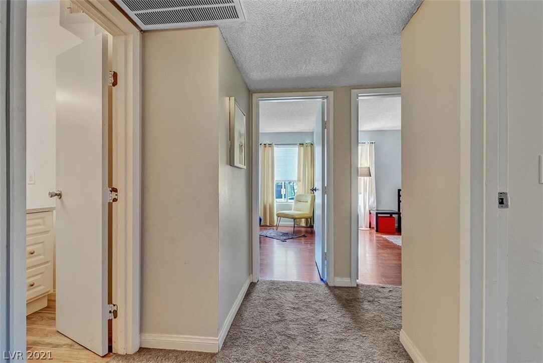 Building Photo - 3417 Villa Knolls South Dr