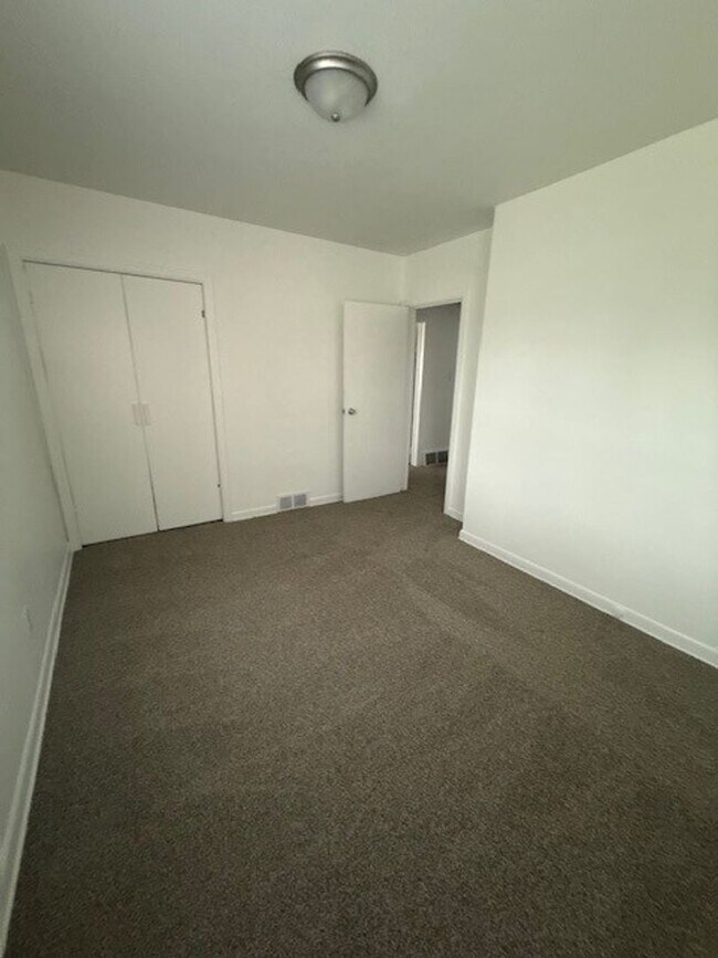 Building Photo - Charming 3-Bedroom Home Near Kenosha Dream Park