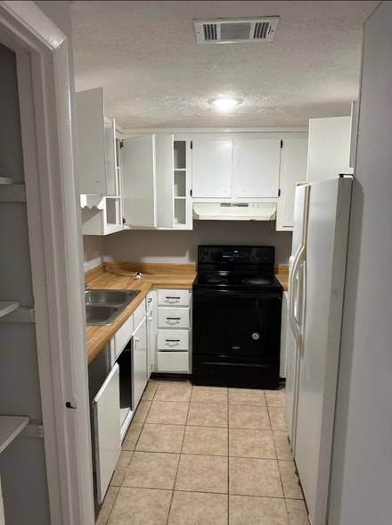 Building Photo - 825 Bradley Cir