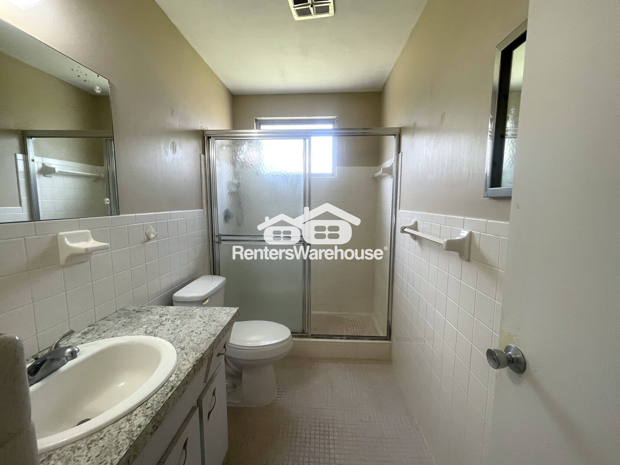 Building Photo - 2402 Ecuadorian Way