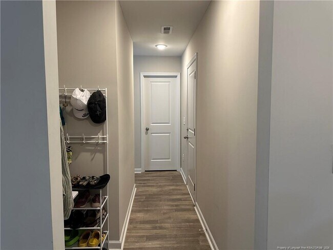 Building Photo - 51 Pomeranian St